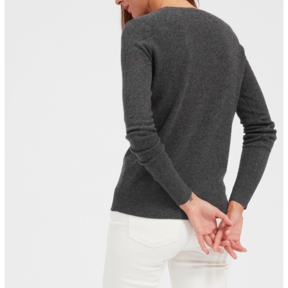 SOLD Everlane 100% Cashmere Crew Sweater - Picture 2 of 8