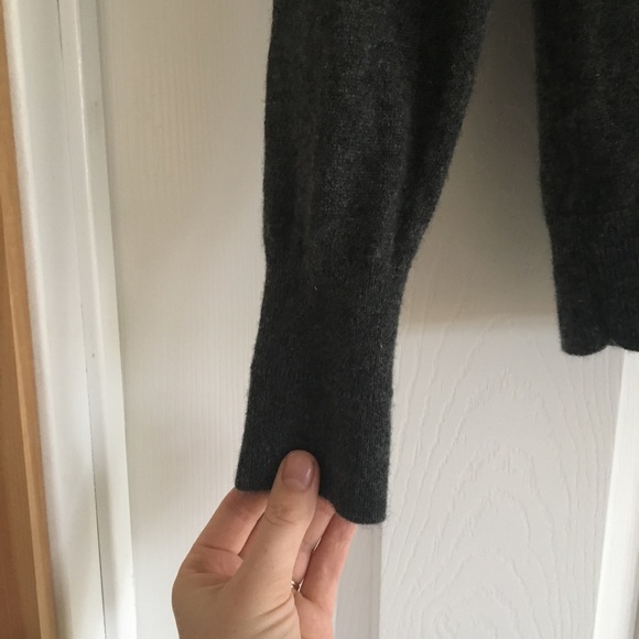 SOLD Everlane 100% Cashmere Crew Sweater - Picture 6 of 8