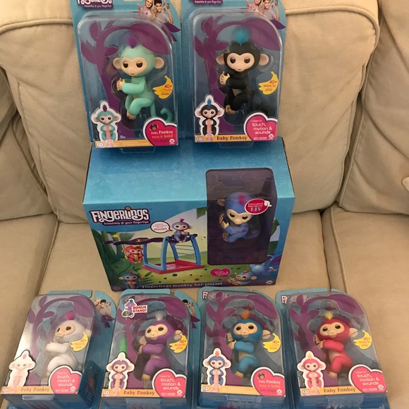 wowwee fingerlings monkey playset with two monkeys