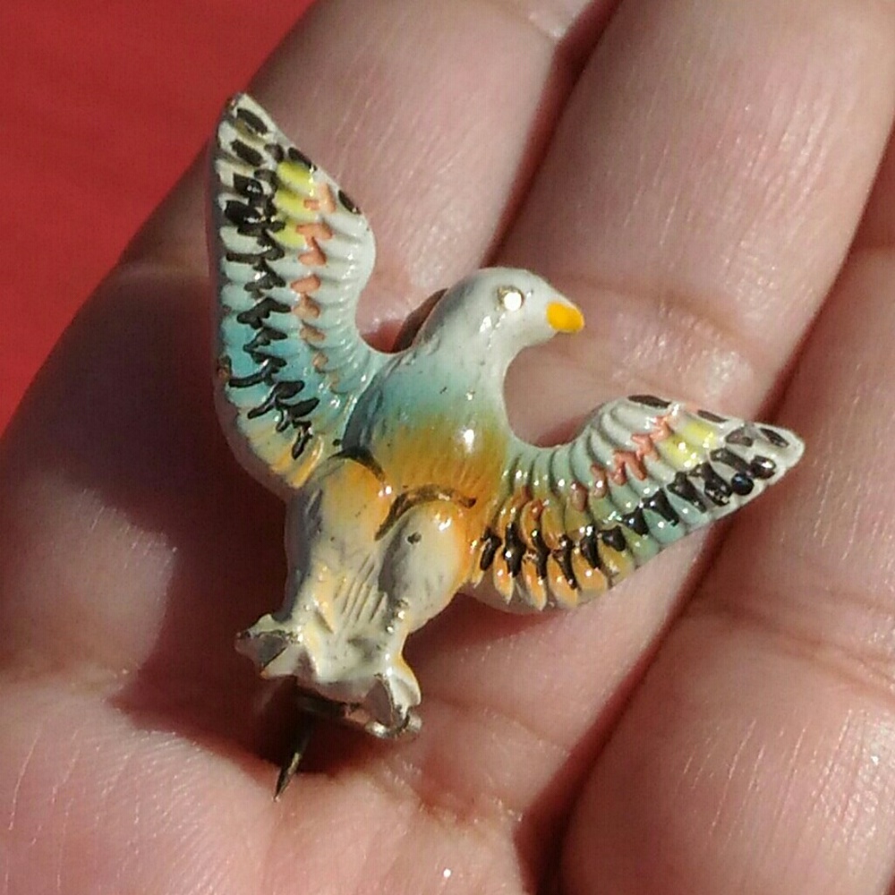 💖SOLD💖vintage painted eagle pin