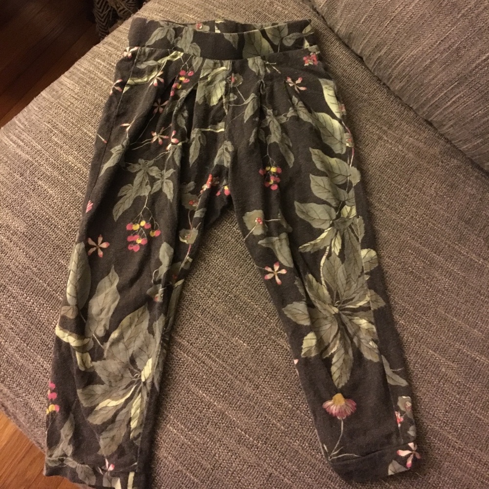 Gap adorable joggers .