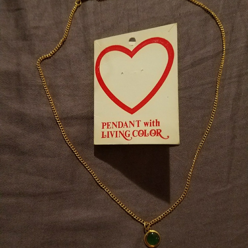 Pendant with living color