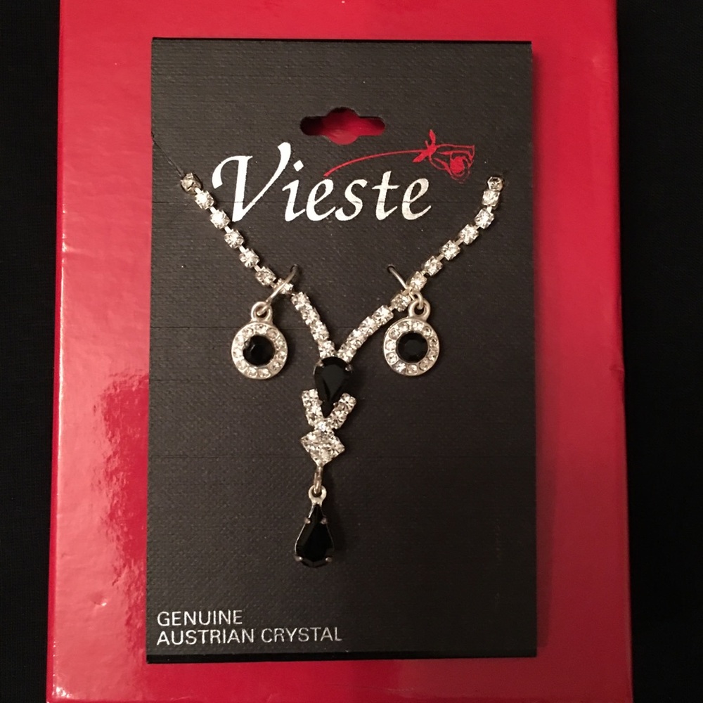 Necklace/earrings set