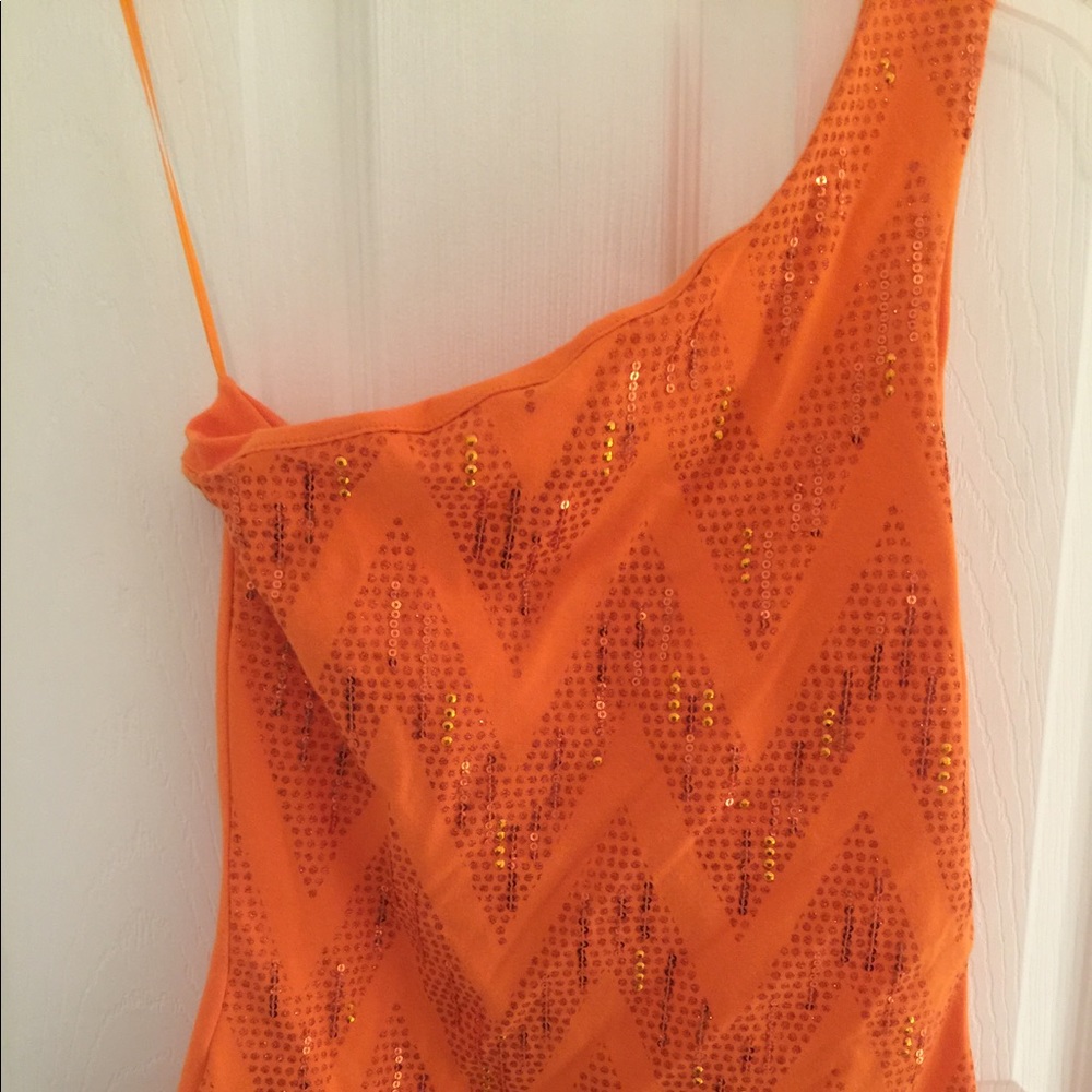 One shoulder top