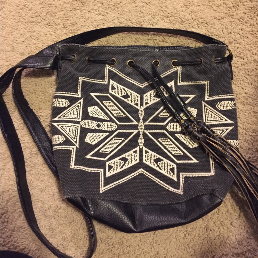 T shirt & Jeans black purse