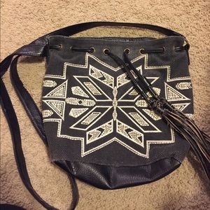 T shirt & Jeans black purse