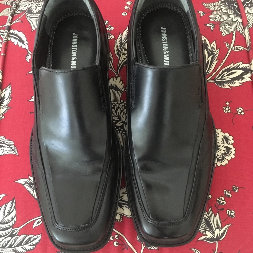 Men’s black Johnston & Murphy shoes