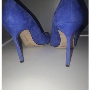 Manolo Blahnik, Box Included