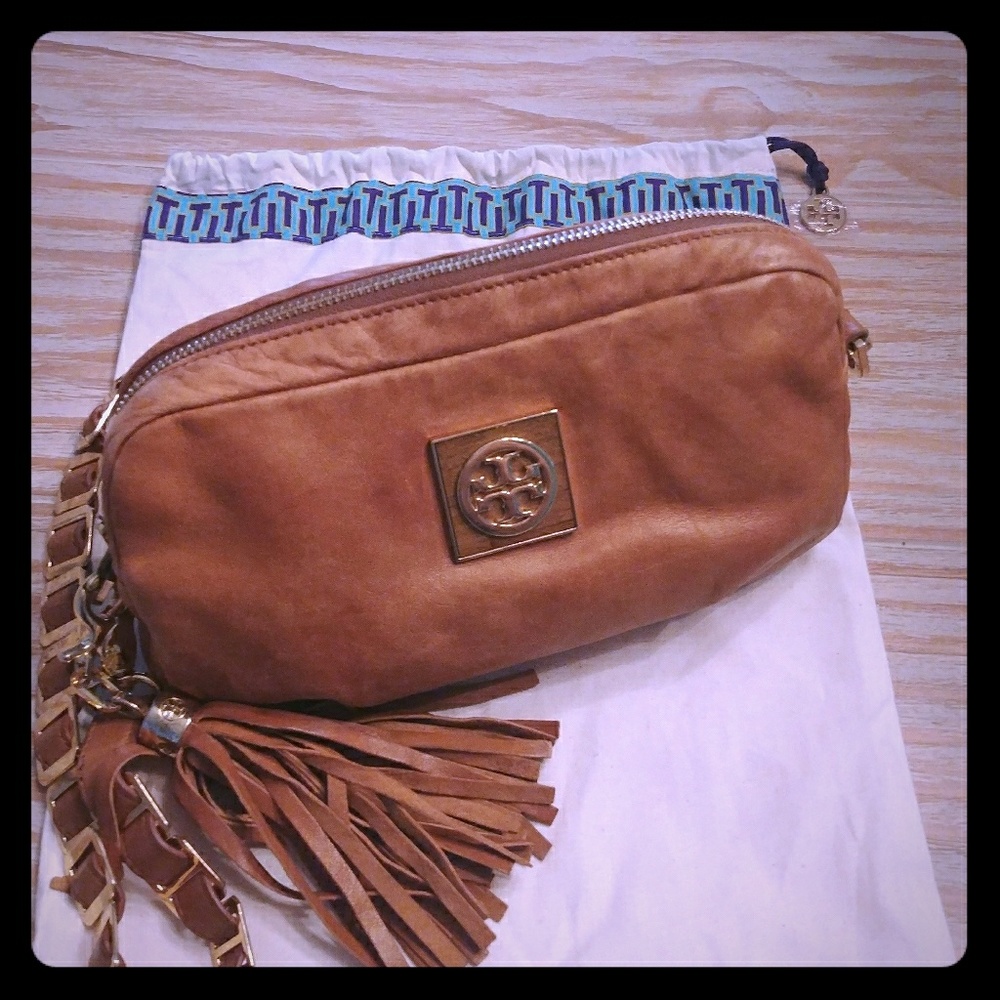 SOLD!!!Tory Burch Crossbody leather gold links