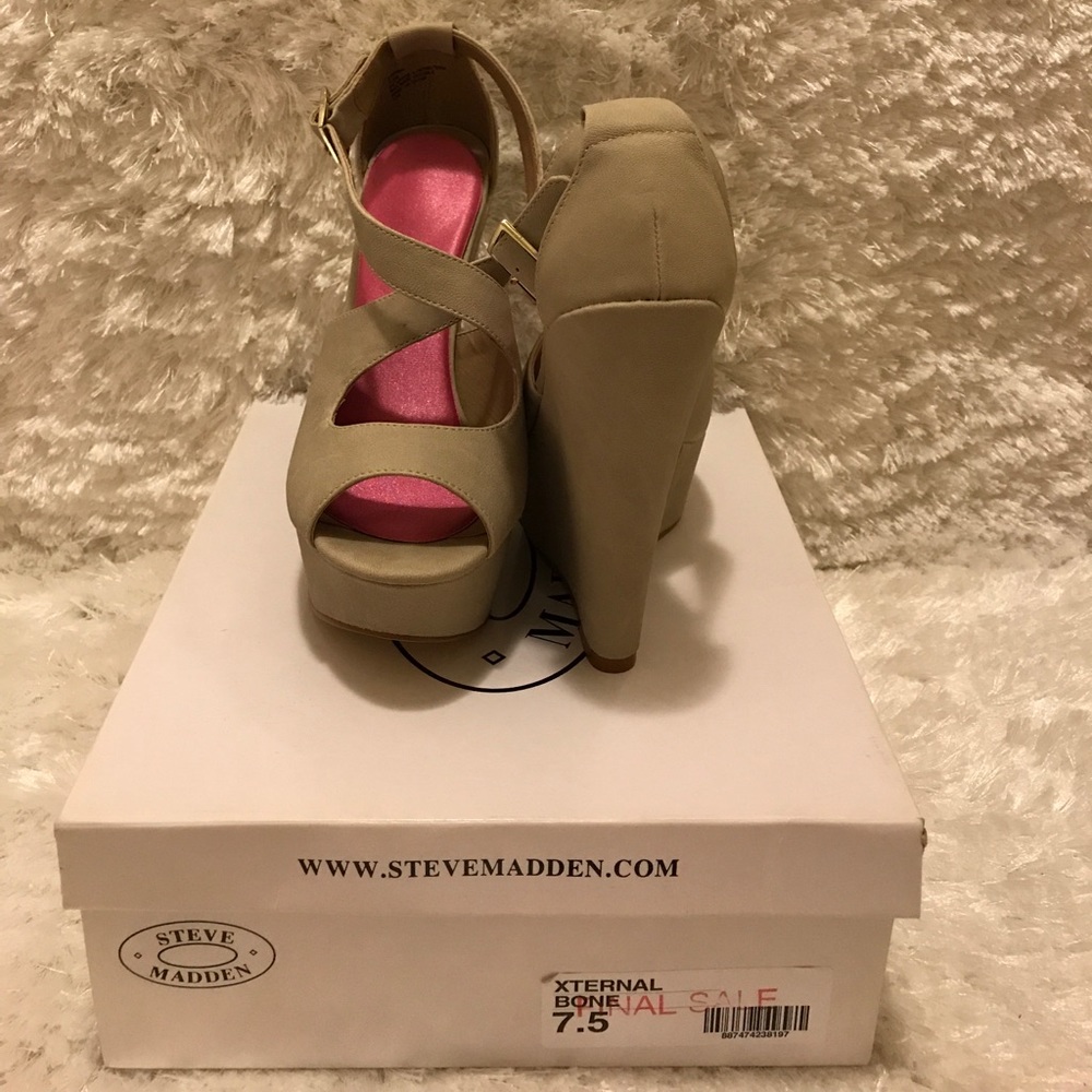 Steve Madden ‘xternal’ Wedge