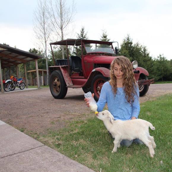 Meet your Posher, Courtney - Picture 1 of 1