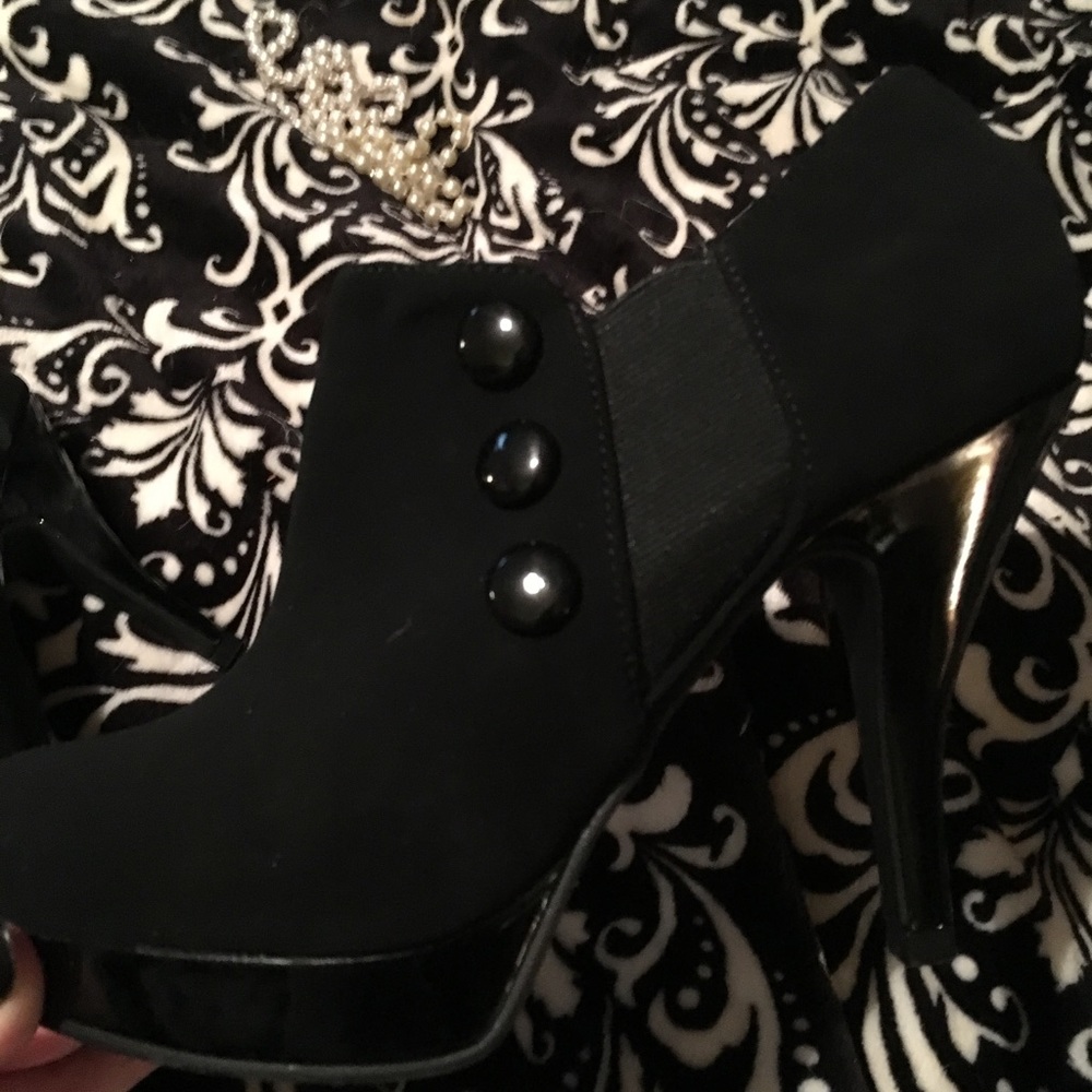 Kenneth Cole Heeled Boots