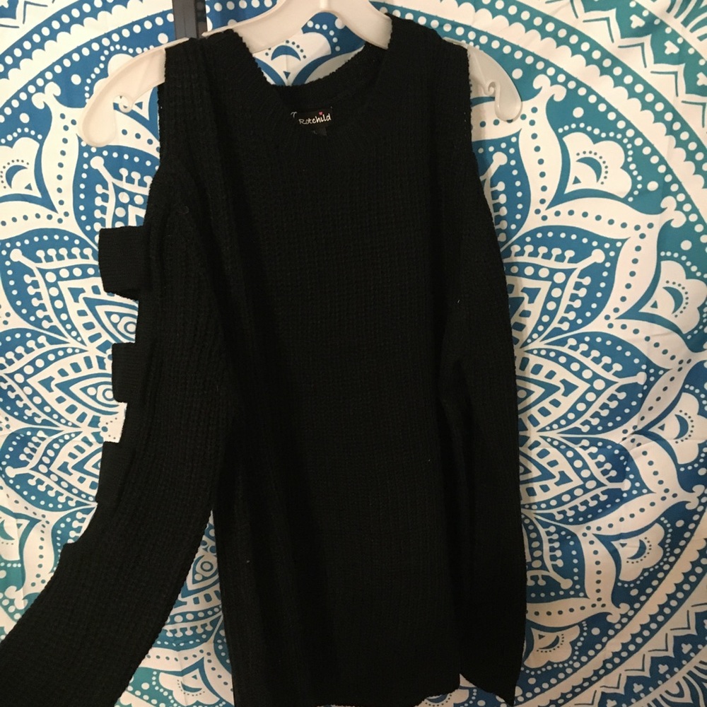 Cold shoulder long sleeve black sweater.