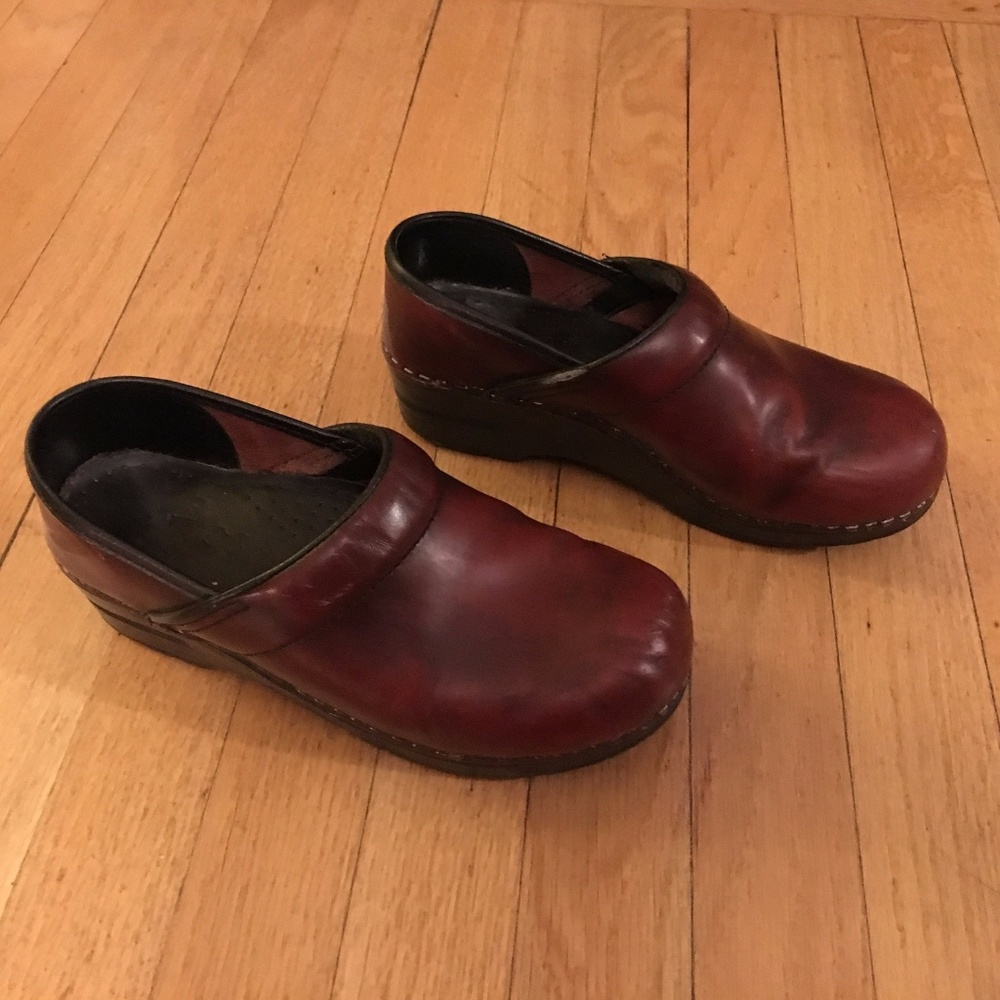 Maroon Dankso clogs size 37