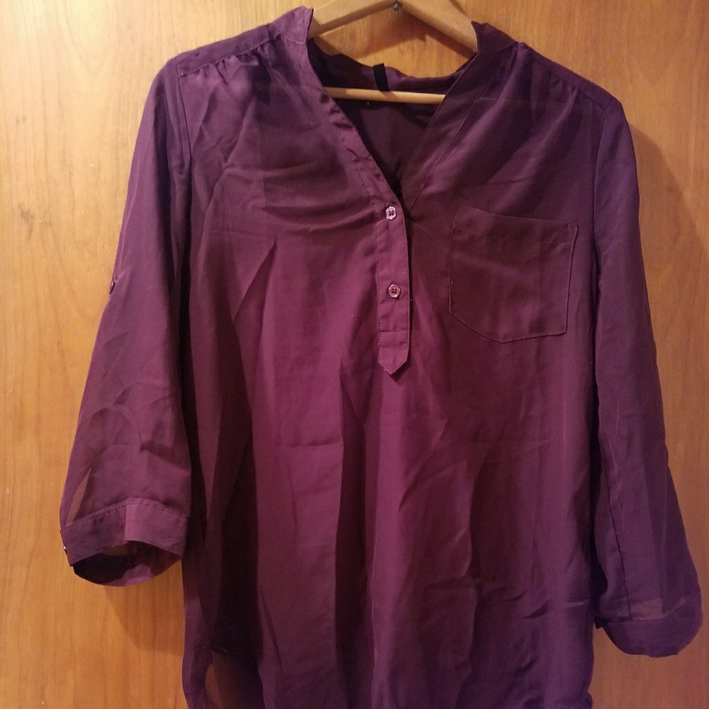 Three-quarter sleeve blouse.