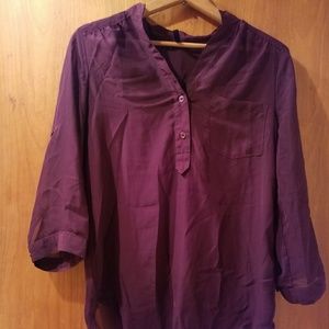 Three-quarter sleeve blouse.