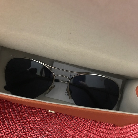 Tory burch Blue/Silver Sunglasses and Case! - Picture 2 of 6