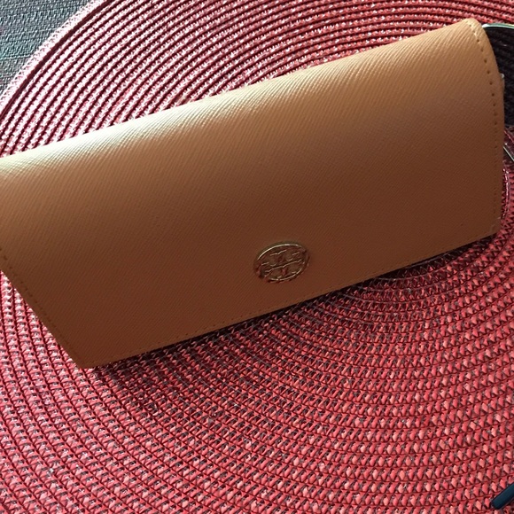 Tory burch Blue/Silver Sunglasses and Case! - Picture 5 of 6