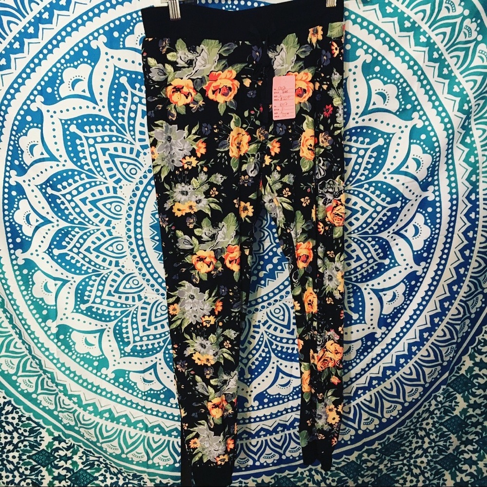 FLORAL JOGGIN PANTS
