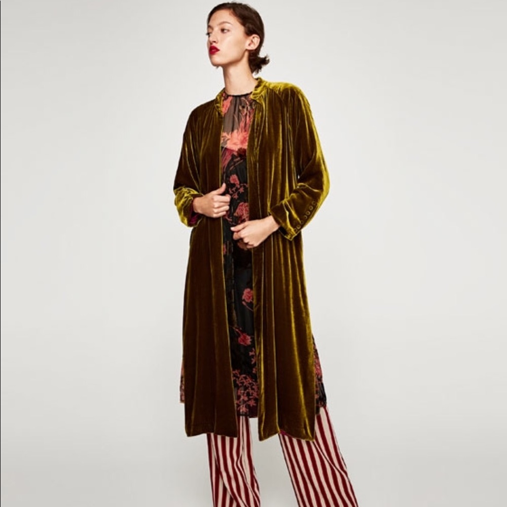 ⭐️1 Med Left!🌟5-Star Green Velvet Kimono Duster - Picture 3 of 8