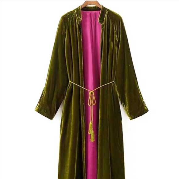 ⭐️1 Med Left!🌟5-Star Green Velvet Kimono Duster - Picture 6 of 8