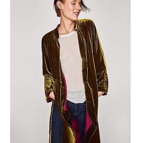 ⭐️1 Med Left!🌟5-Star Green Velvet Kimono Duster - Picture 5 of 8