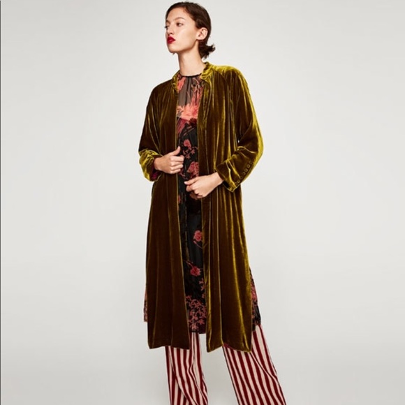 ⭐️1 Med Left!🌟5-Star Green Velvet Kimono Duster - Picture 3 of 8