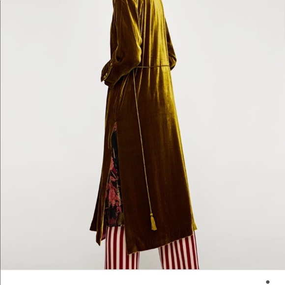 ⭐️1 Med Left!🌟5-Star Green Velvet Kimono Duster - Picture 4 of 8