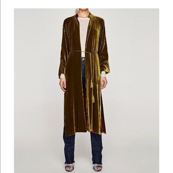 ⭐️1 Med Left!🌟5-Star Green Velvet Kimono Duster - Picture 2 of 8