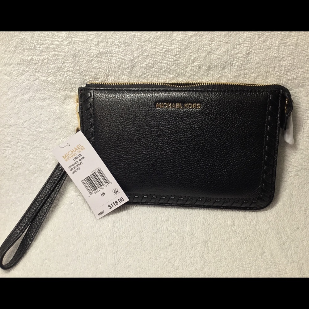 NWT- MKORS- LAURYN ACORN WRISTLET LEATHER BLACK.