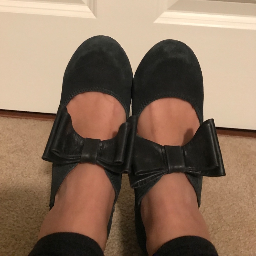 Black mini heels with bow