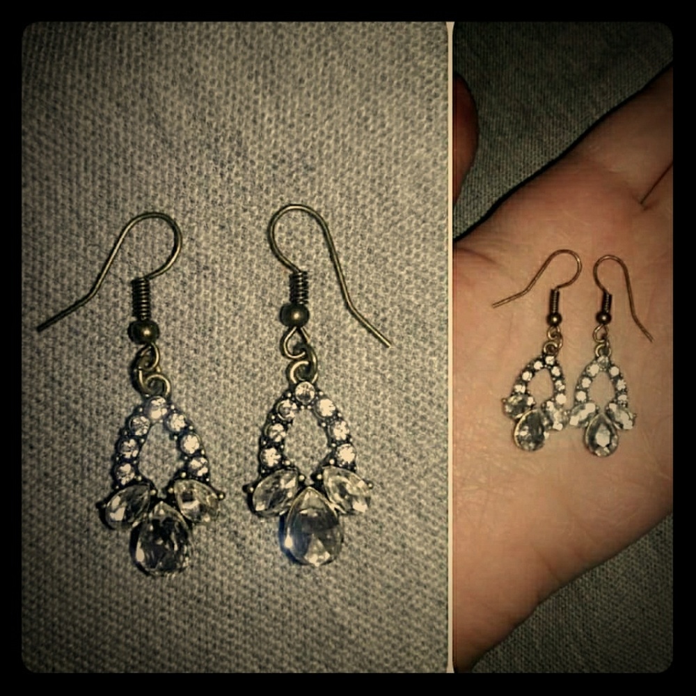 Clear dangle earrings