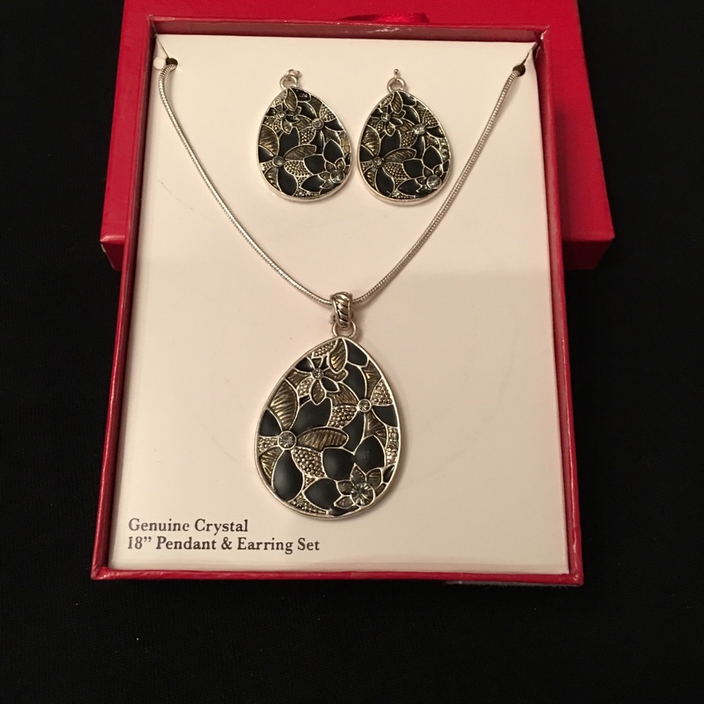 Necklace and earrings set