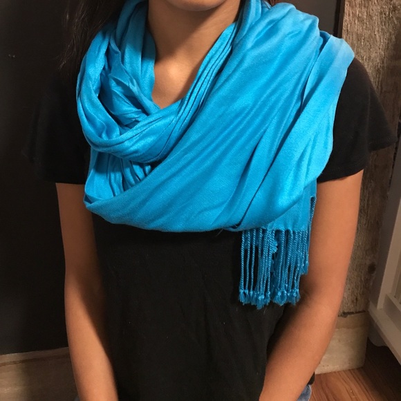 Blue scarf/wrap - Picture 1 of 3