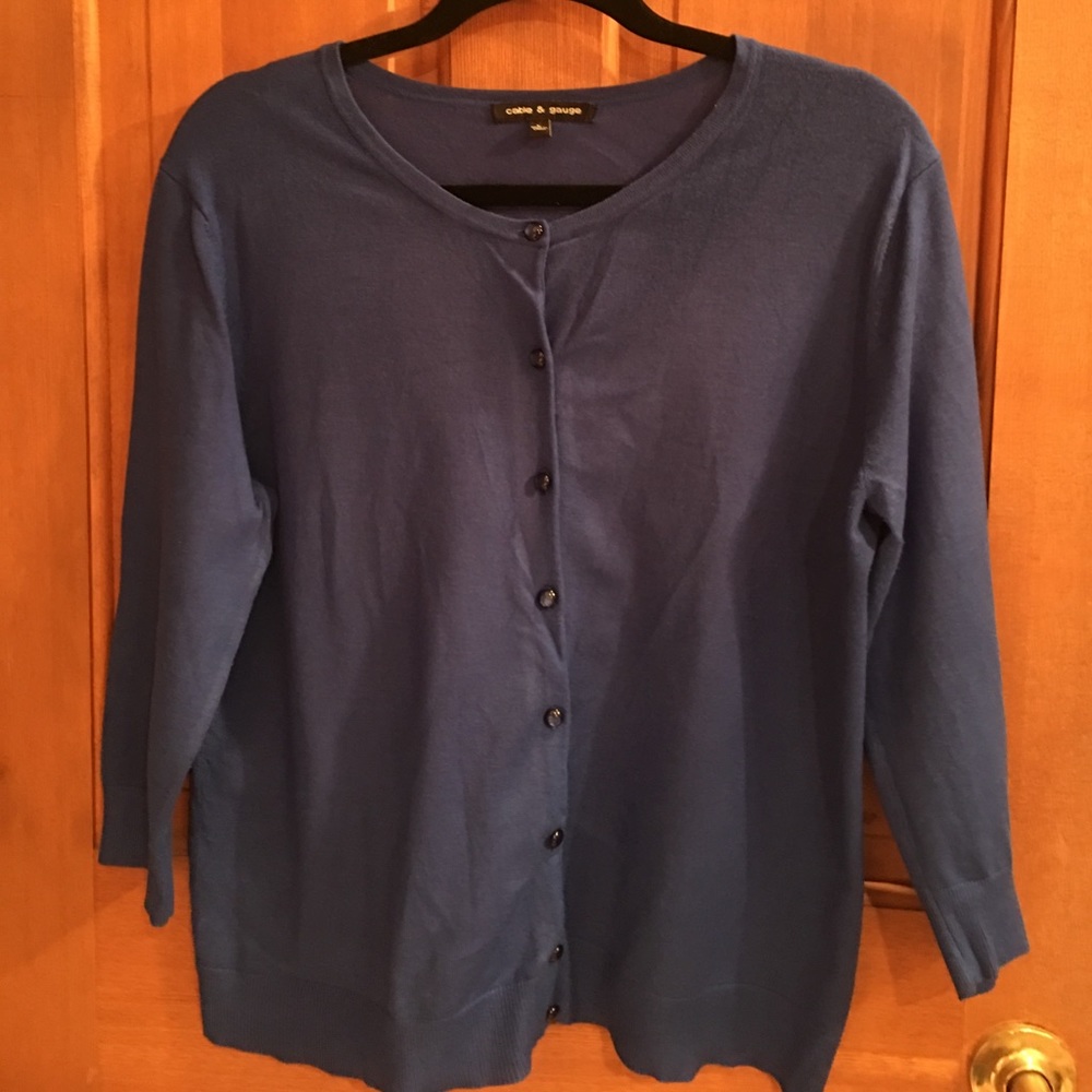 Women’s 3/4 sleeve cardigan.