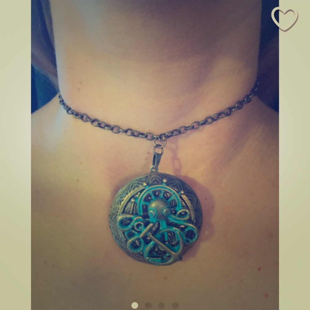 Octopus locket choker