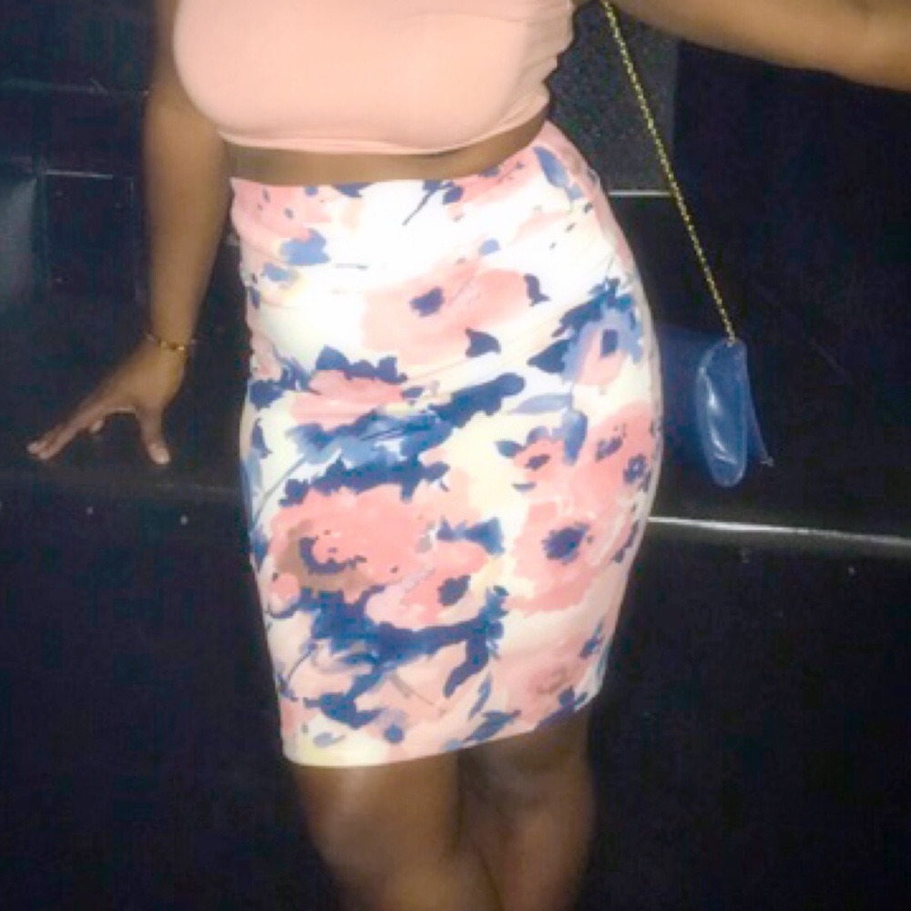 Floral blush colored pencil skirt.