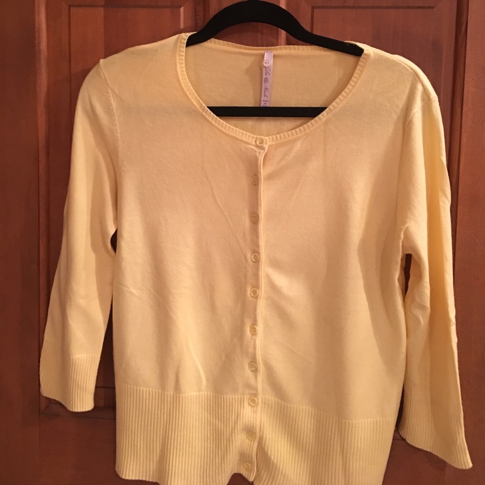 Pretty yellow cardigan!