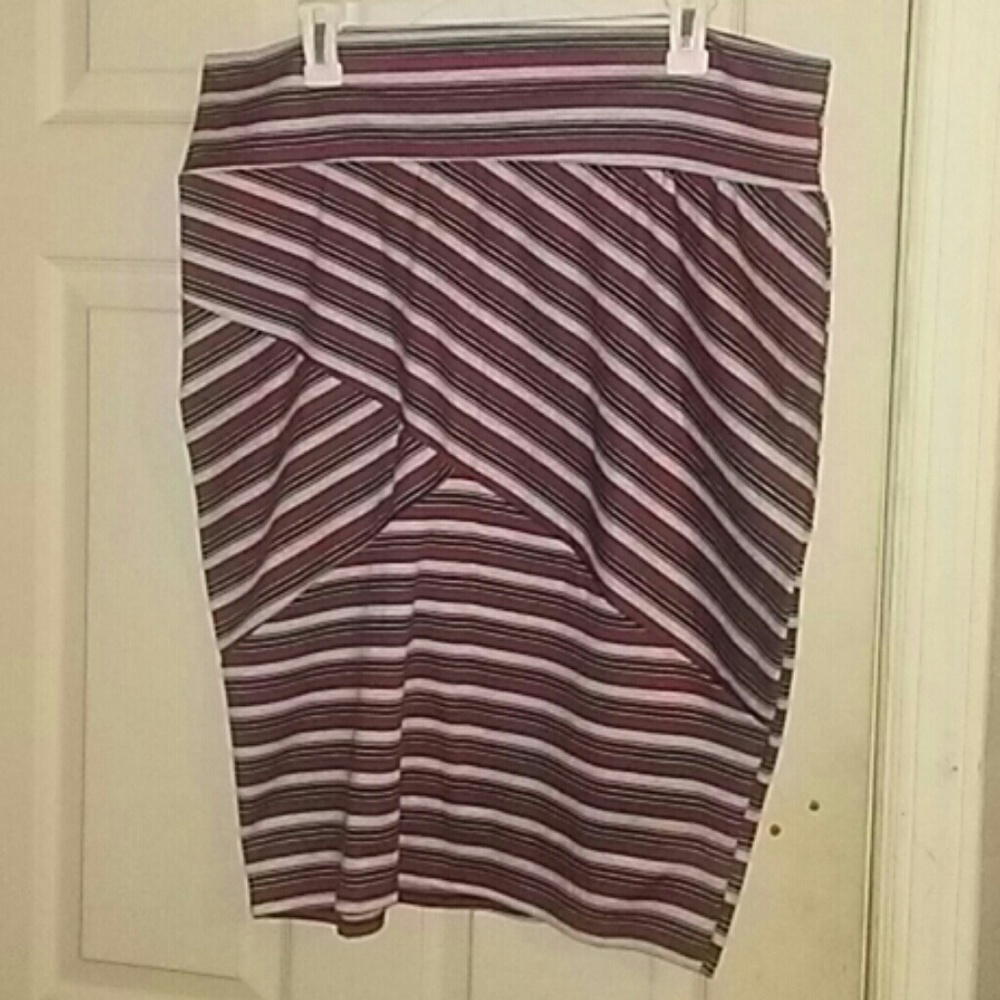 DG NY Size 1x Red, Black, and Grey Pencil Skirt