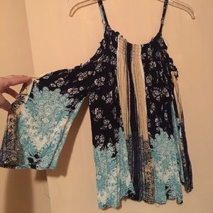 Shoulder-less blouse