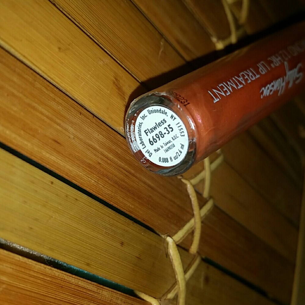 Sally Hansen Diamond 12 HR Lip Treatment (6698-35) - Picture 3 of 3