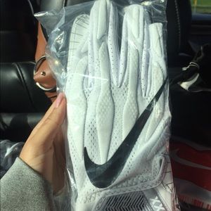NIKE SUPER BAD 4 FOOTBALL GLOVES