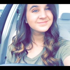 Meet your Posher, Monique