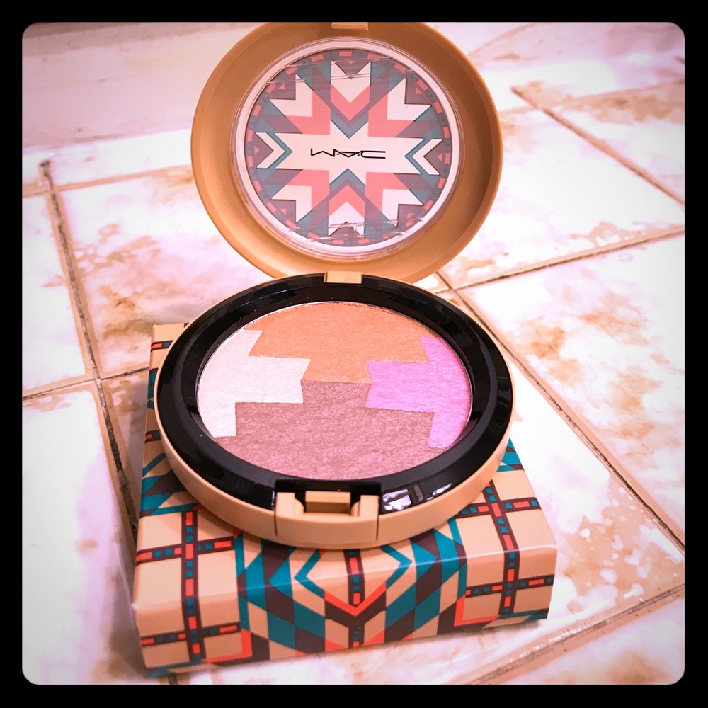Mac Vibe Tribe Gleamtones powder
