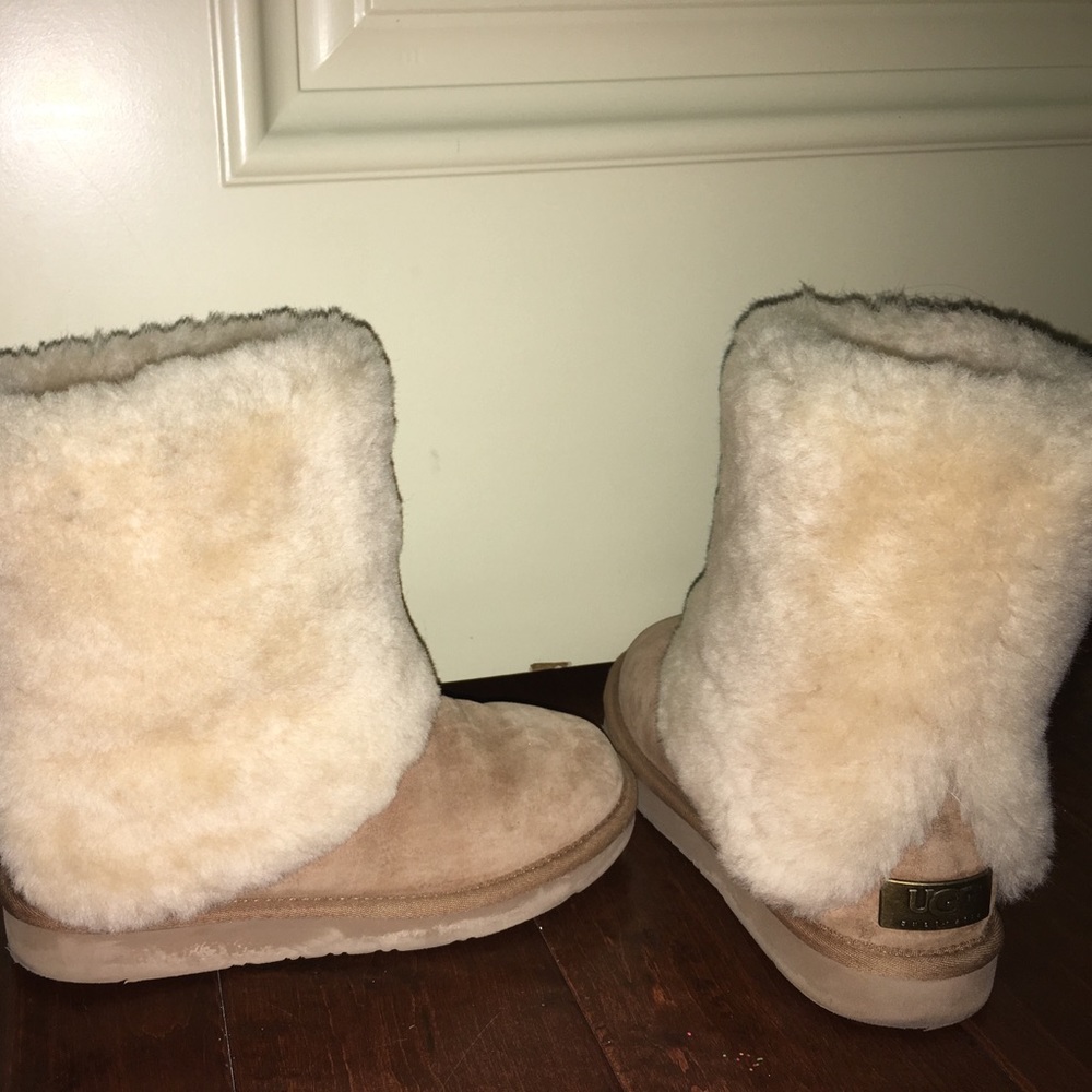 TAN FURRY UGG’s (real)