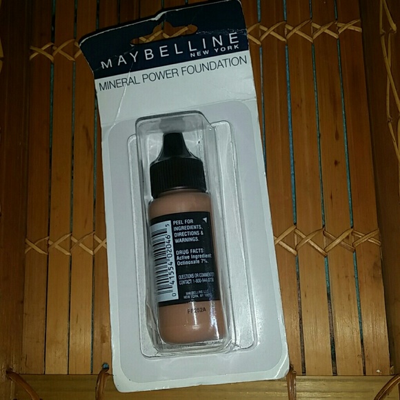 Maybelline Mineral Power Foundation - Picture 1 of 2