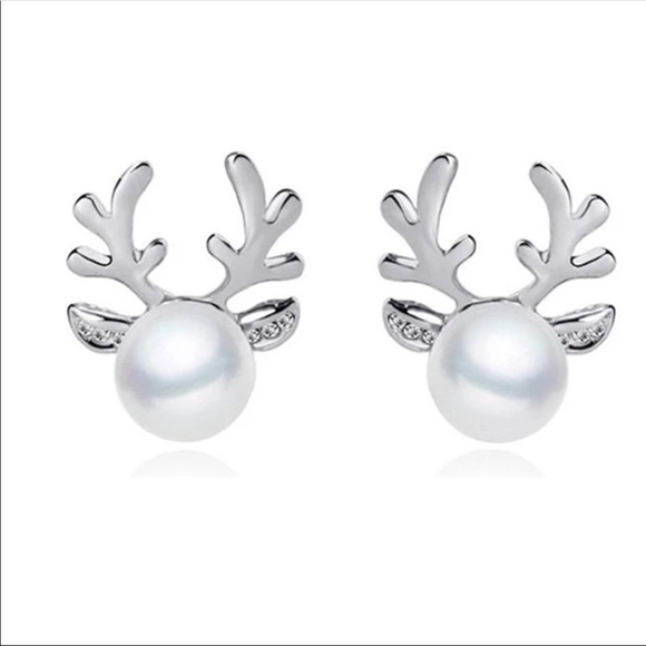 Reindeer stud Earrings(silver) - Picture 2 of 4