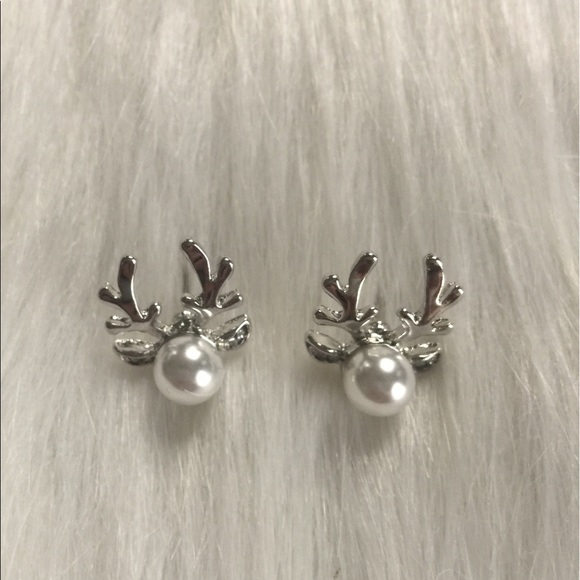Reindeer stud Earrings(silver) - Picture 3 of 4