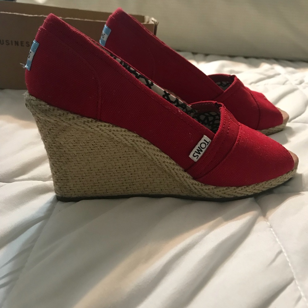 RED TOM WEDGE