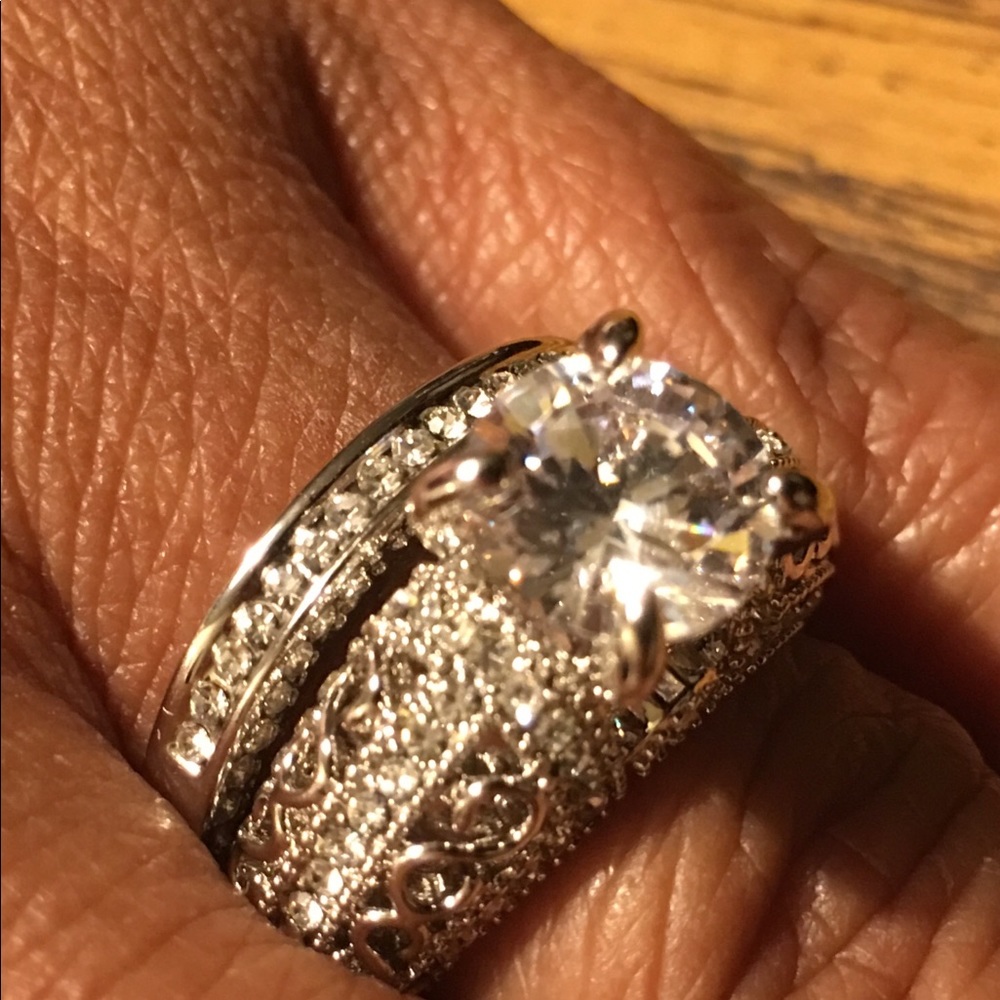 Gorgeous infinity Ring Set